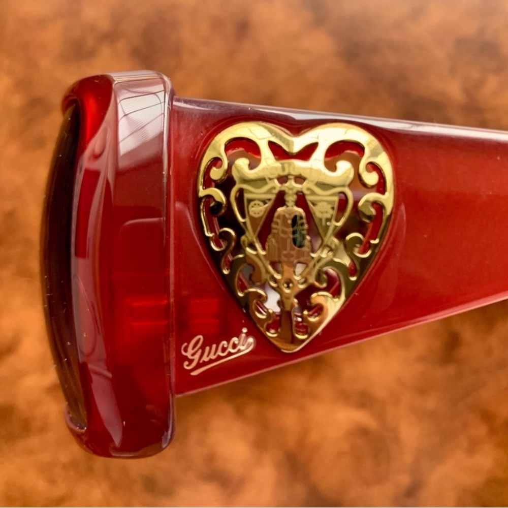 GUCCI Red Heart Sunglasses - Basically Brand New - Picture 7 of 8